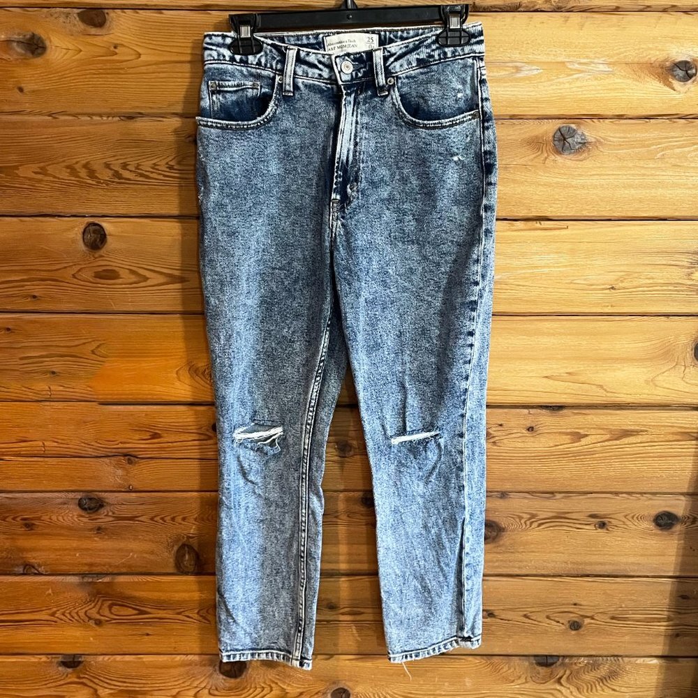 Abercrombie & Fitch High Rise Mom Jean Acid Washed 25